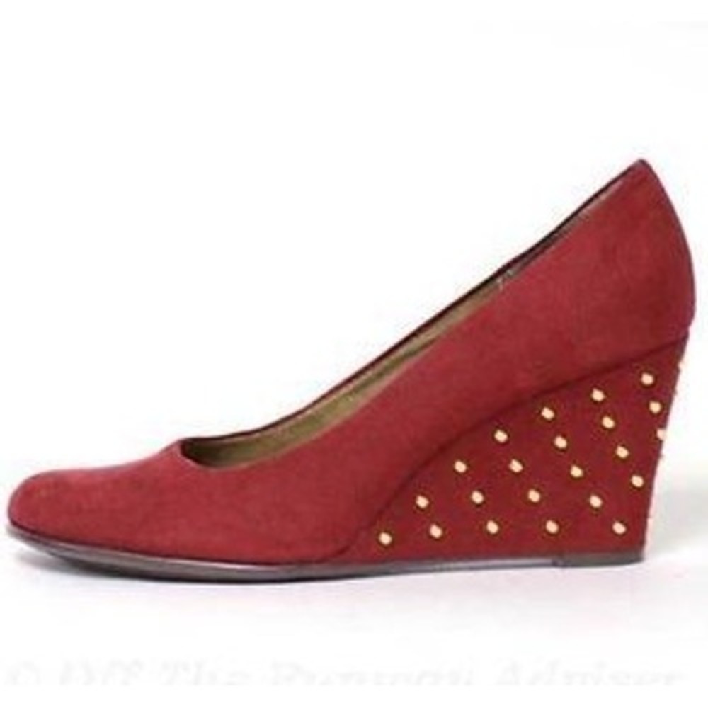 Aerosoles Womens Burgundy Faux Suede Studded Wedge Pumps Red Gold Studs Size 8.5